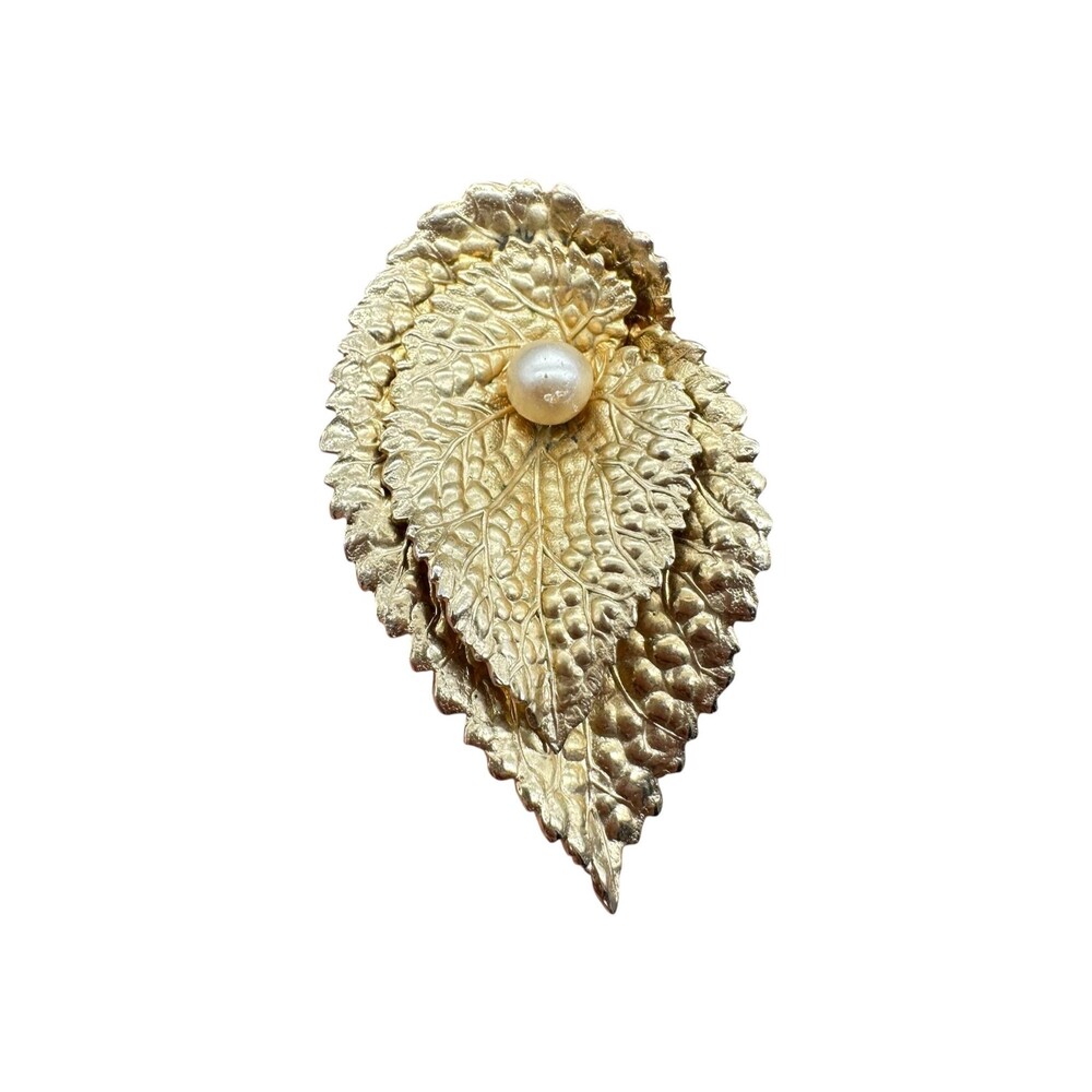 Realistic Vintage Gold Tone Leaf Brooch with  Pearl Accent
